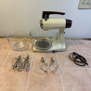 Sunbeam Cream and Brown Stand Mixer with Glass Bowls
